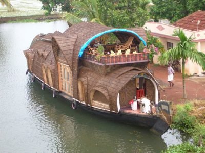 kollam-upper-deck-houseboat-1-pfxbnlk917y4gtyepu4yhid6h2uk38mcad5efub6ig